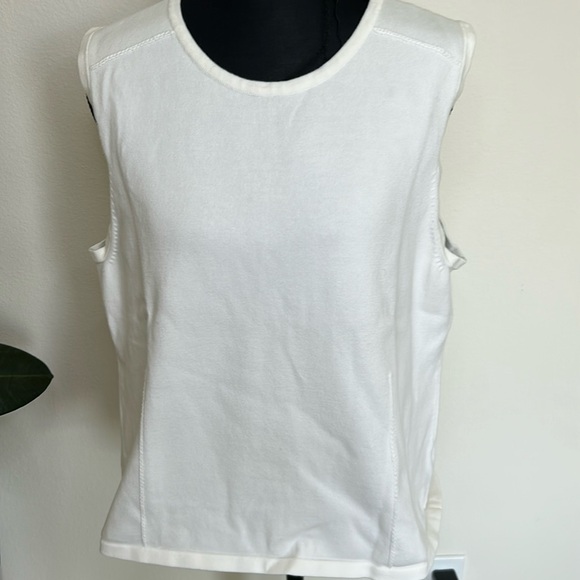 LIZ CLAIBORNE Tops - LIZ CLAIBORNE WHITE SLEEVELESS TANK TOP BLOUSE